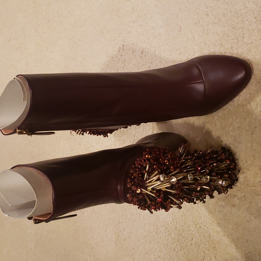Rochas size 40 color burgundy Leather with stones 100% Authentic
